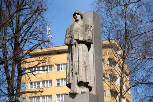 Кто не помнит своего прошлого, обречен на то, чтобы пережить его вновь